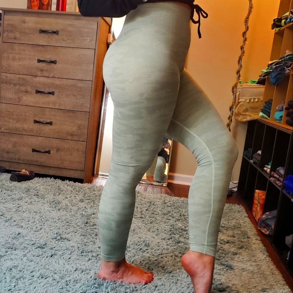 NWOT camo leggings